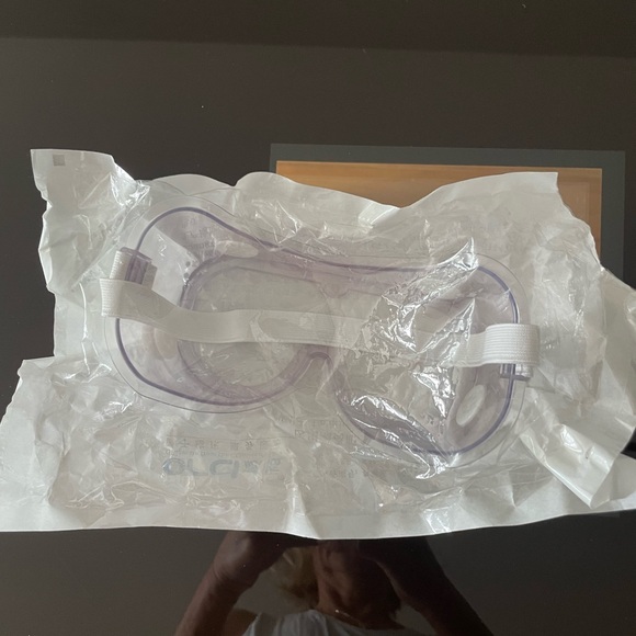 Medical isolation goggles - Picture 1 of 4